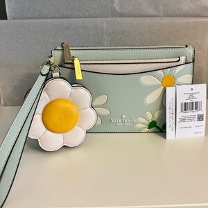 New..kate spade Day Tripper Daisy Floral Triple Wristlet 3-Piece Set